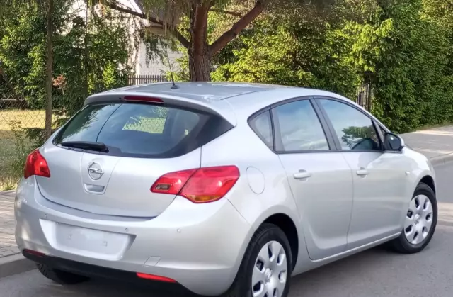 OPEL Astra 1.6 (115 KM) Automatic