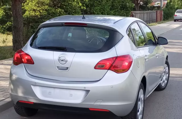 OPEL Astra 1.6 (115 KM) Automatic