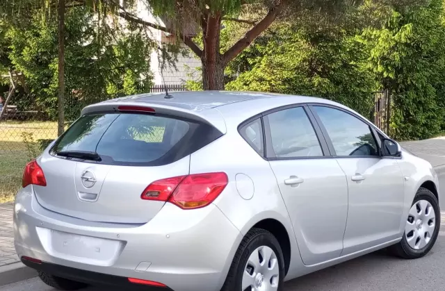 OPEL Astra 1.6 (115 KM) Automatic