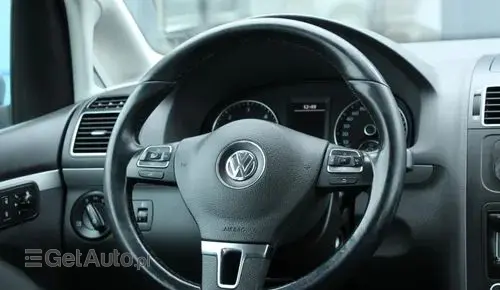 VOLKSWAGEN Touran 