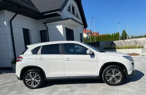 PEUGEOT 4008 