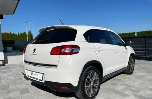 PEUGEOT 4008 