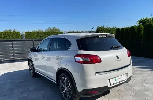 PEUGEOT 4008 