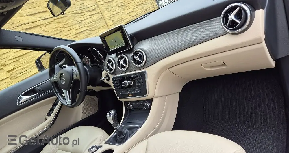 MERCEDES-BENZ GLA 180 (CDI) d Urban
