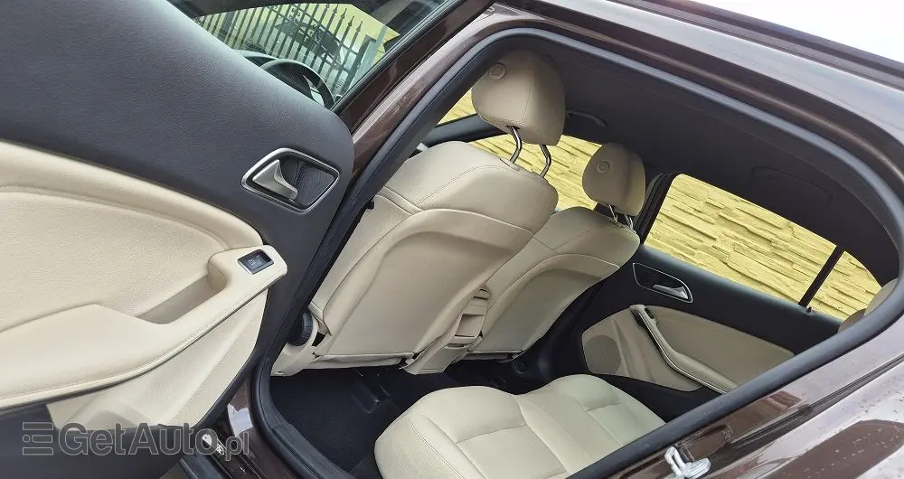 MERCEDES-BENZ GLA 180 (CDI) d Urban