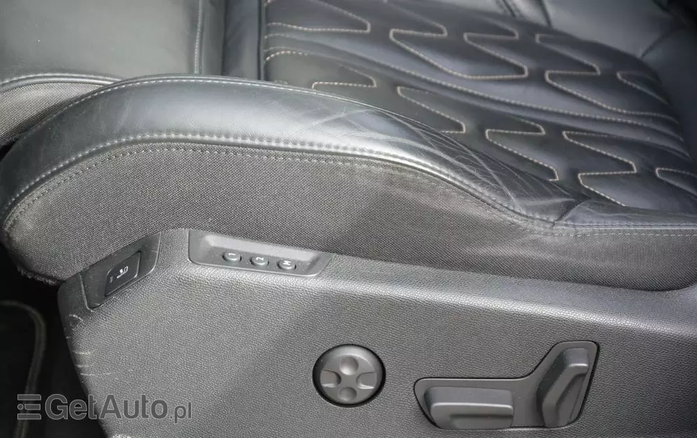 PEUGEOT 3008 HDi 150 Business-Line