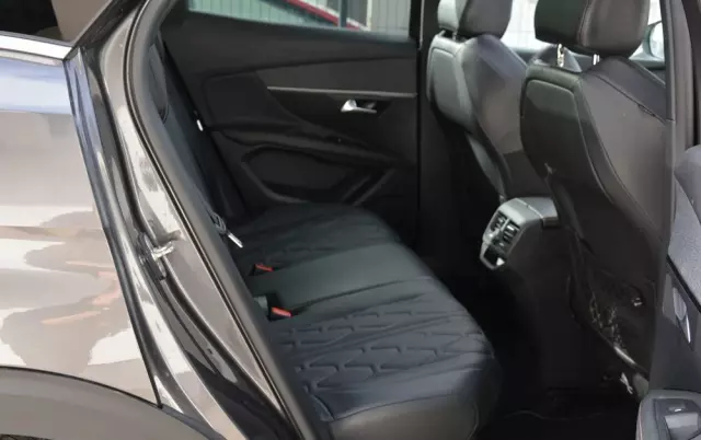 PEUGEOT 3008 HDi 150 Business-Line