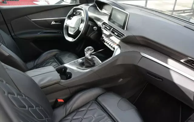 PEUGEOT 3008 HDi 150 Business-Line