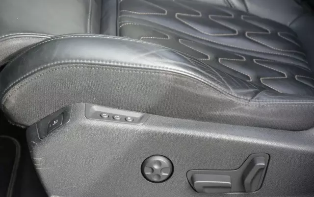 PEUGEOT 3008 HDi 150 Business-Line