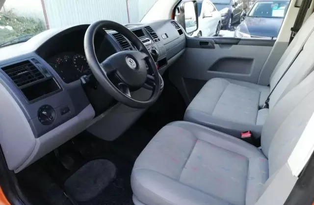VOLKSWAGEN Transporter 