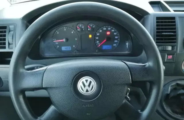 VOLKSWAGEN Transporter 
