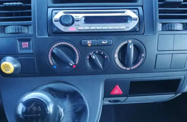 VOLKSWAGEN Transporter 