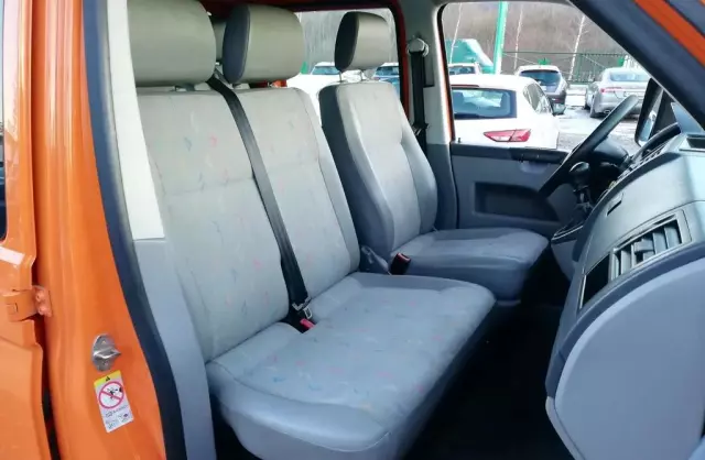 VOLKSWAGEN Transporter 