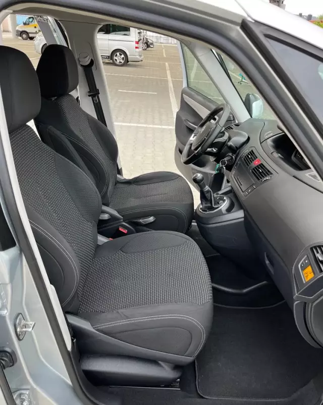 CITROËN C4 Grand Picasso 1.6 VTi Attraction