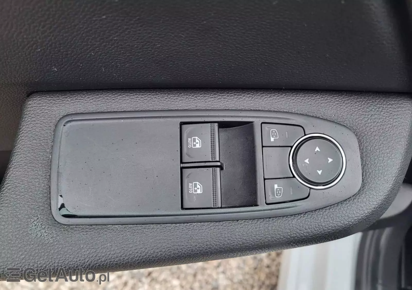 RENAULT Clio 1.0 TCe Intens