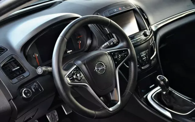 OPEL Insignia 