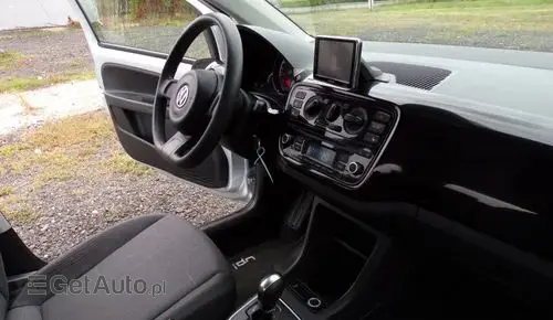 VOLKSWAGEN Up! 