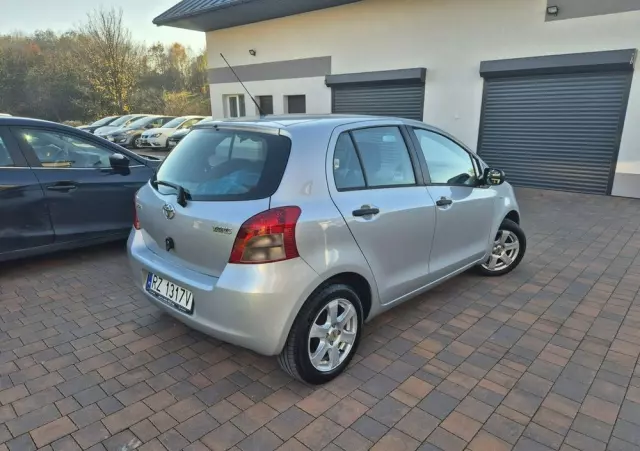 TOYOTA Yaris 