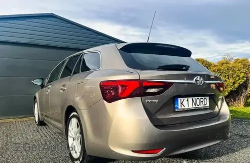 TOYOTA Avensis 