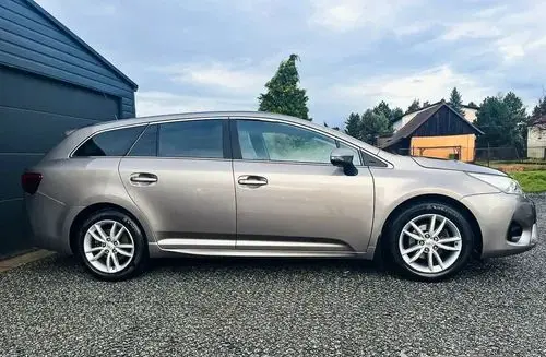 TOYOTA Avensis 