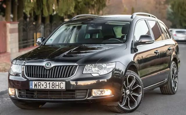 SKODA Superb 