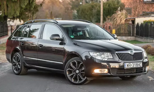 SKODA Superb 