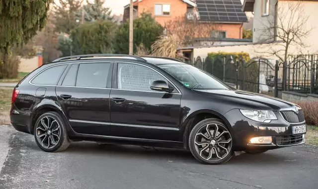 SKODA Superb 