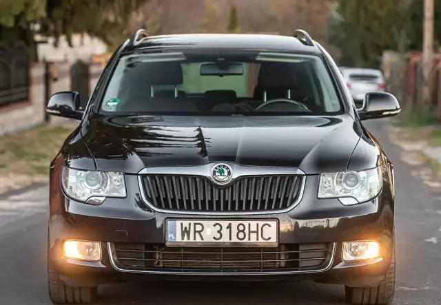SKODA Superb 