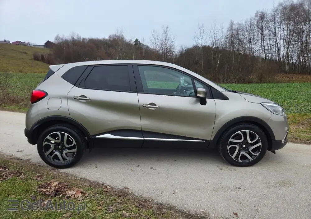 RENAULT Captur 1.2 TCe Helly Hansen EDC