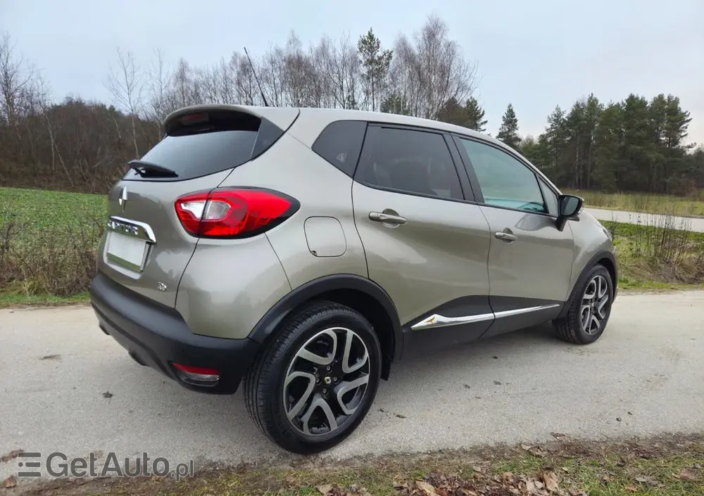 RENAULT Captur 1.2 TCe Helly Hansen EDC