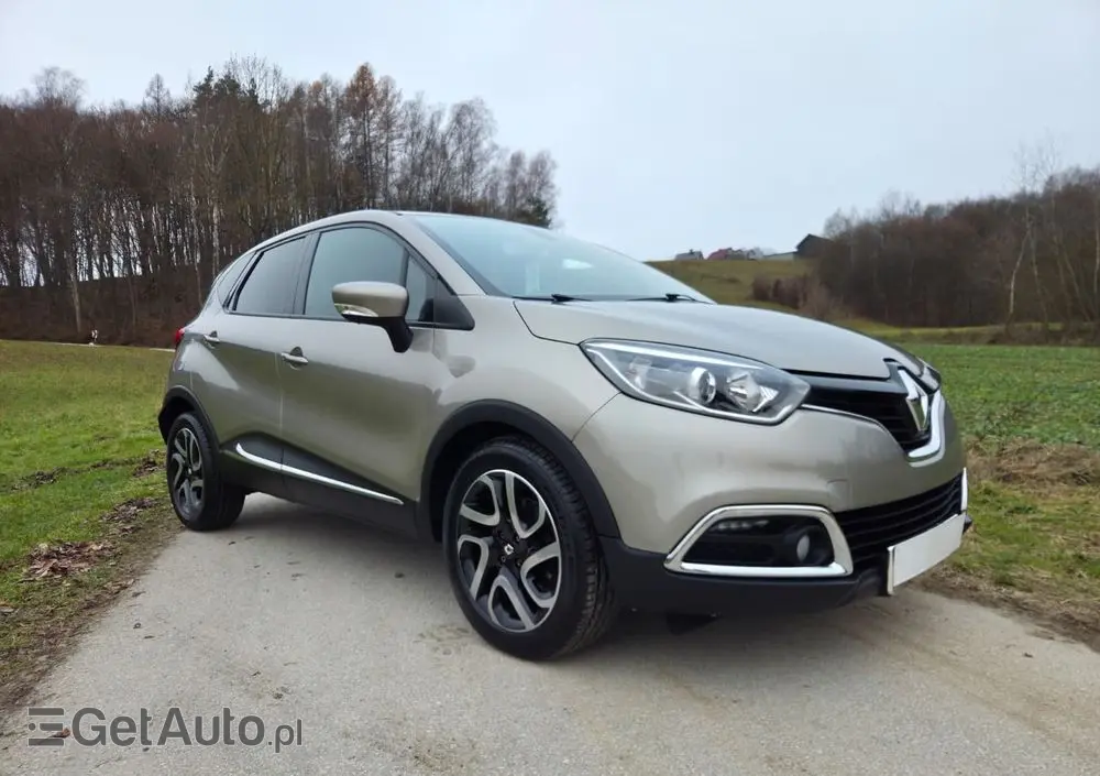 RENAULT Captur 1.2 TCe Helly Hansen EDC