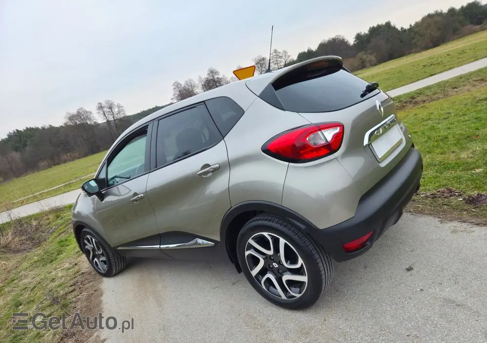 RENAULT Captur 1.2 TCe Helly Hansen EDC