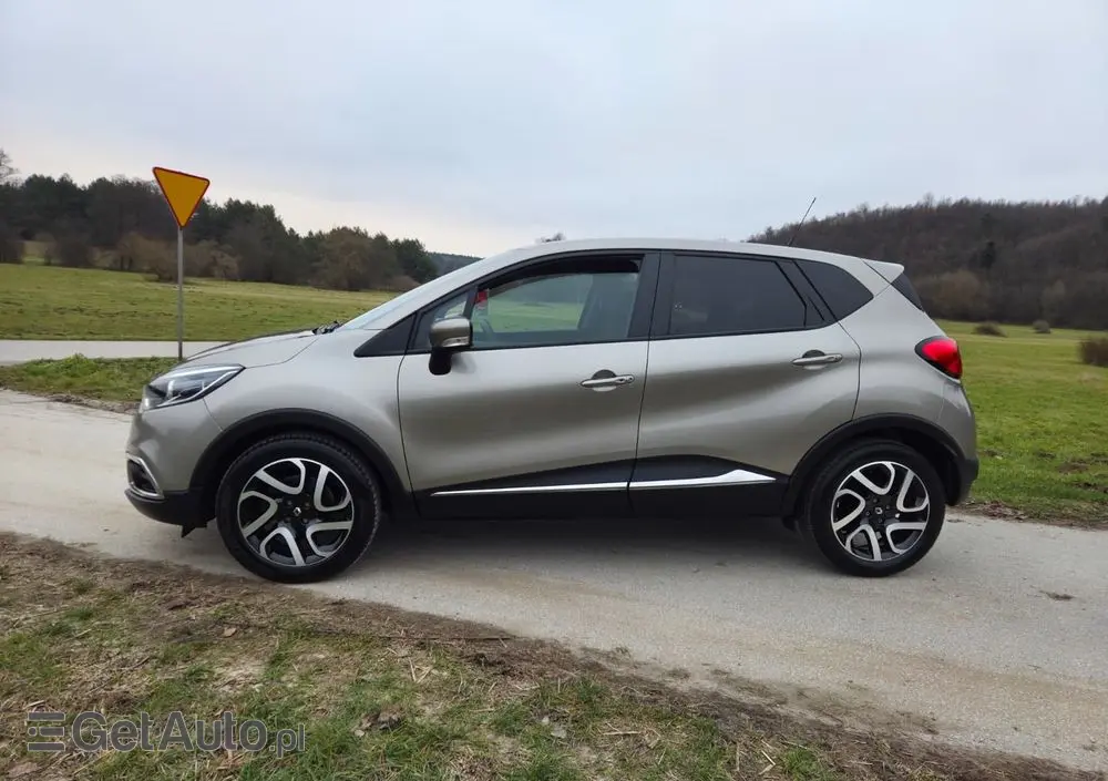 RENAULT Captur 1.2 TCe Helly Hansen EDC