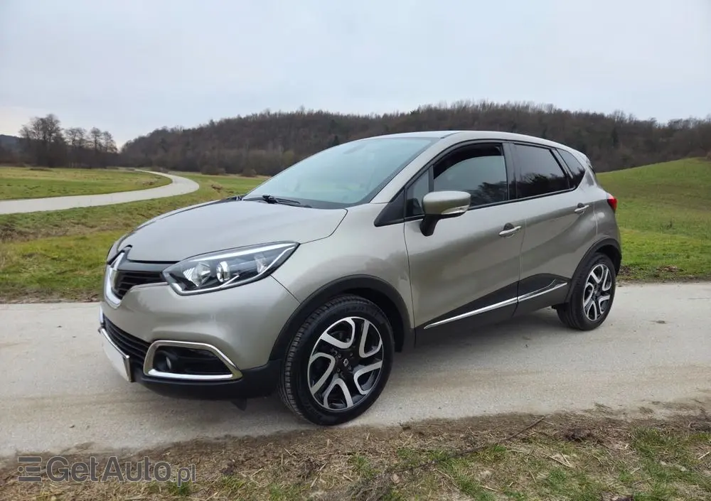 RENAULT Captur 1.2 TCe Helly Hansen EDC