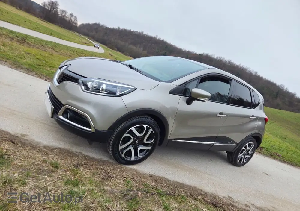RENAULT Captur 1.2 TCe Helly Hansen EDC