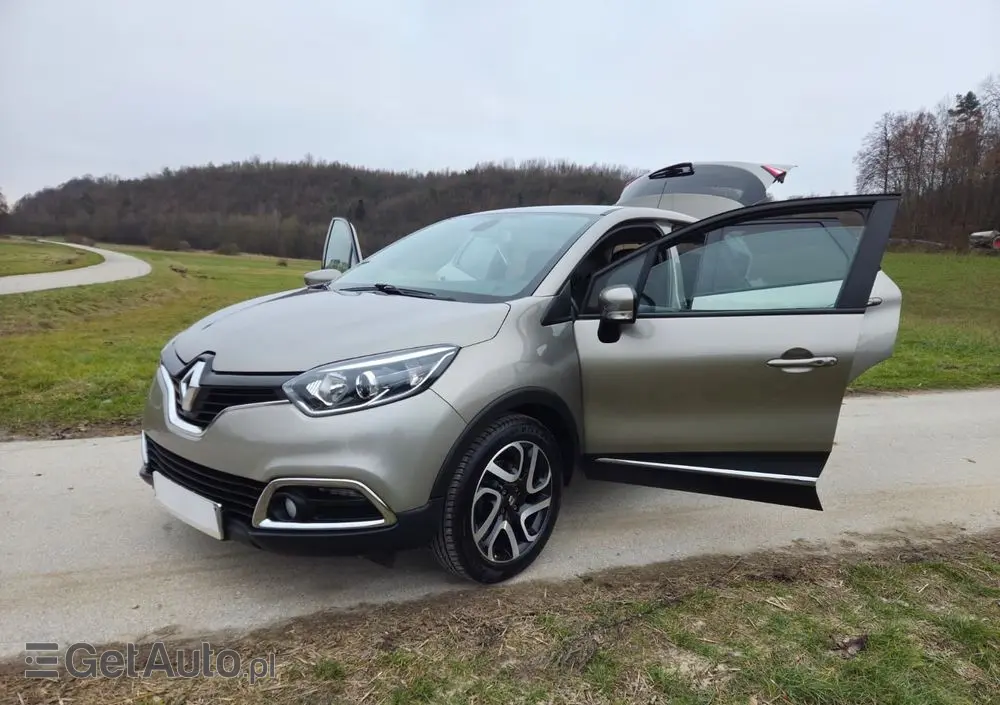 RENAULT Captur 1.2 TCe Helly Hansen EDC