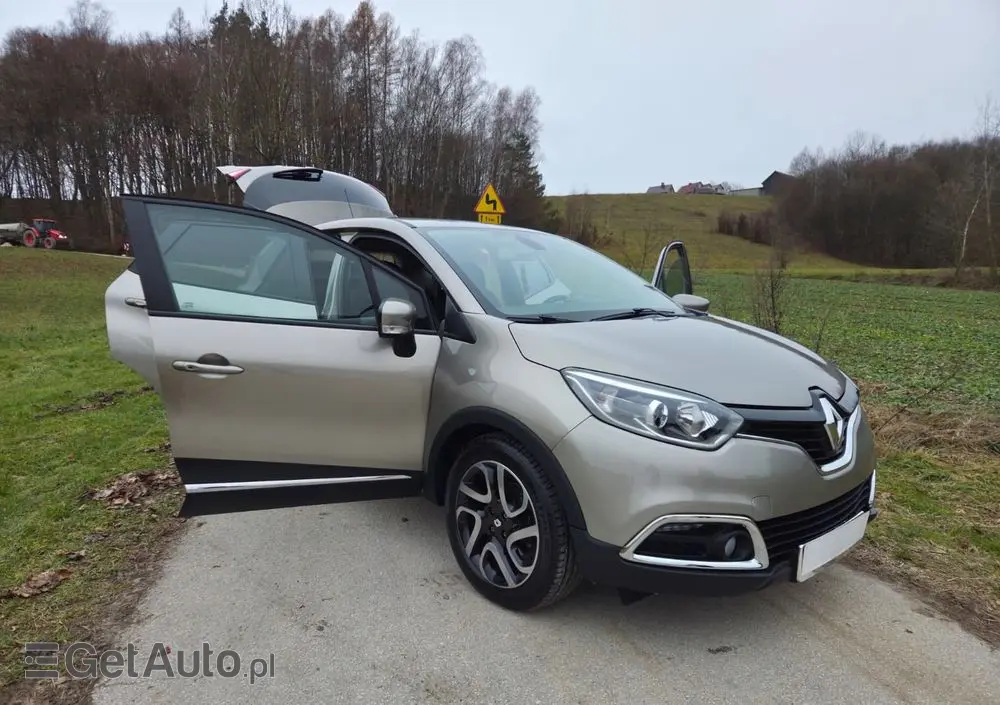 RENAULT Captur 1.2 TCe Helly Hansen EDC