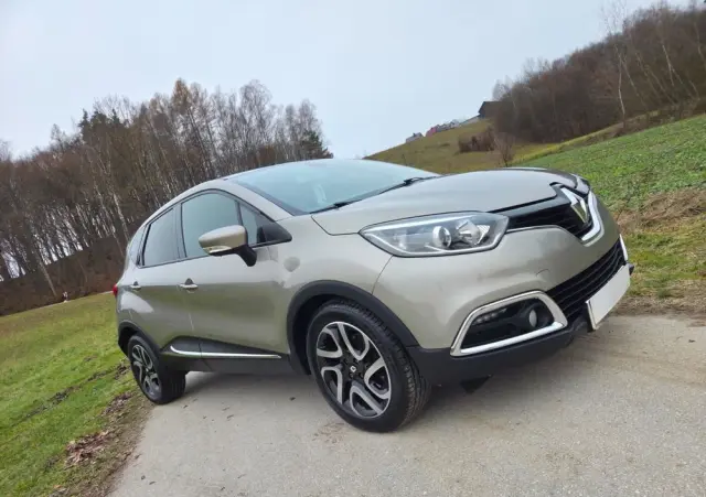 RENAULT Captur 1.2 TCe Helly Hansen EDC