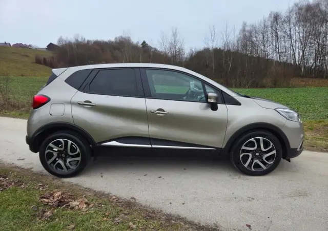 RENAULT Captur 1.2 TCe Helly Hansen EDC