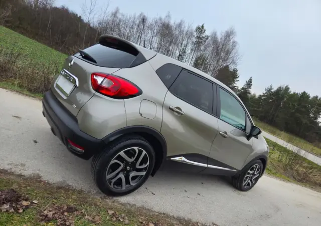 RENAULT Captur 1.2 TCe Helly Hansen EDC