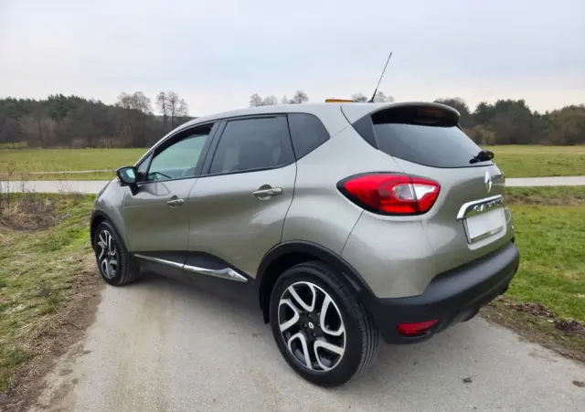 RENAULT Captur 1.2 TCe Helly Hansen EDC