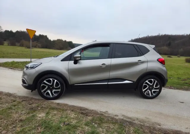 RENAULT Captur 1.2 TCe Helly Hansen EDC