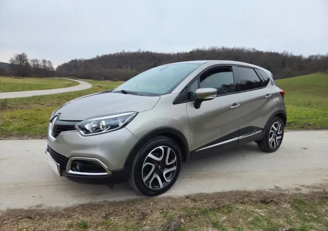 RENAULT Captur 1.2 TCe Helly Hansen EDC