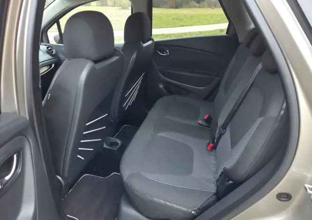 RENAULT Captur 1.2 TCe Helly Hansen EDC