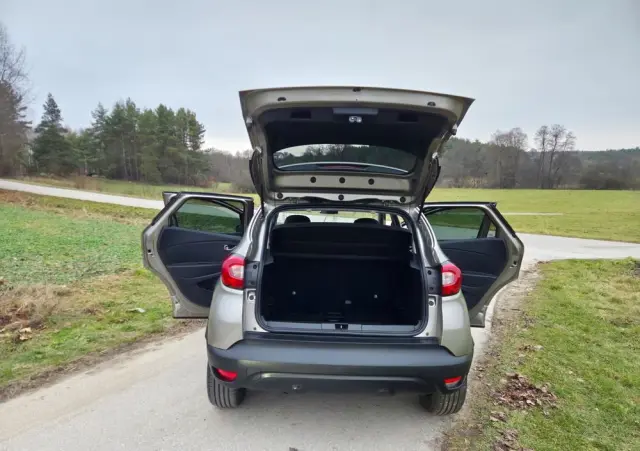 RENAULT Captur 1.2 TCe Helly Hansen EDC