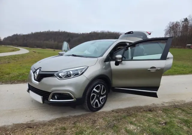 RENAULT Captur 1.2 TCe Helly Hansen EDC