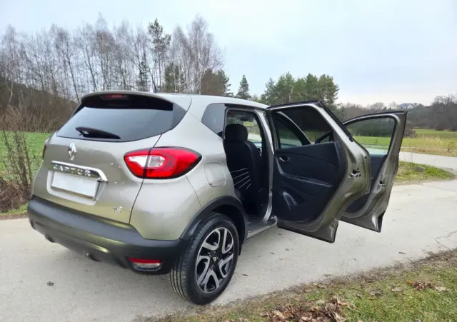 RENAULT Captur 1.2 TCe Helly Hansen EDC