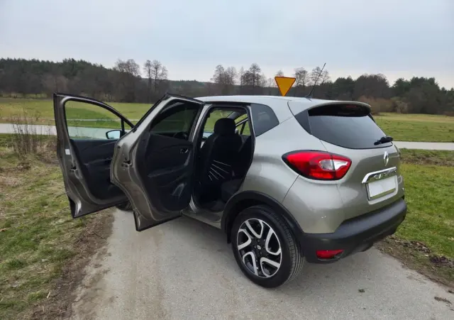 RENAULT Captur 1.2 TCe Helly Hansen EDC