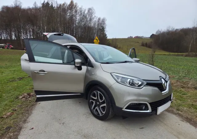 RENAULT Captur 1.2 TCe Helly Hansen EDC