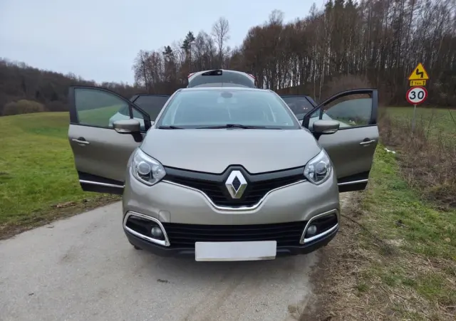 RENAULT Captur 1.2 TCe Helly Hansen EDC